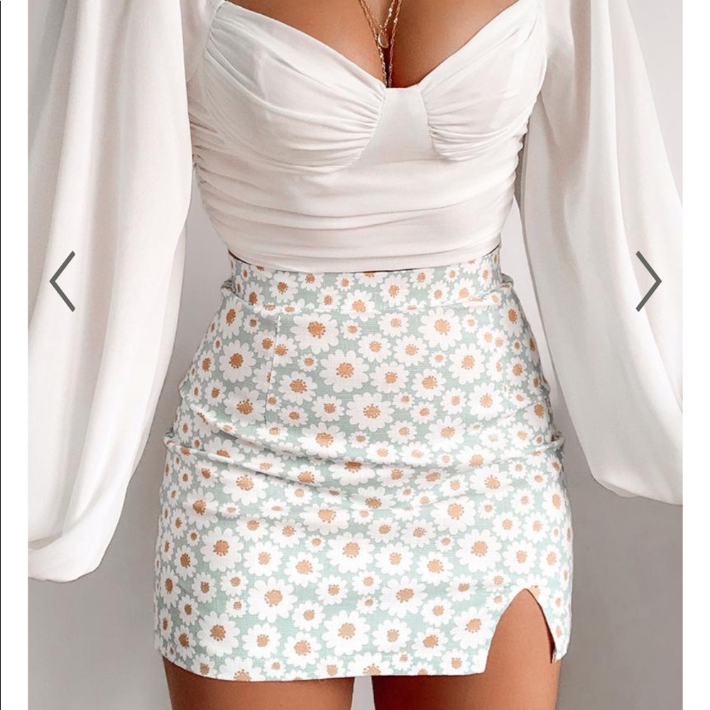 CARRY YOUR SMILE MINI SKIRT IN MINT FLORAL